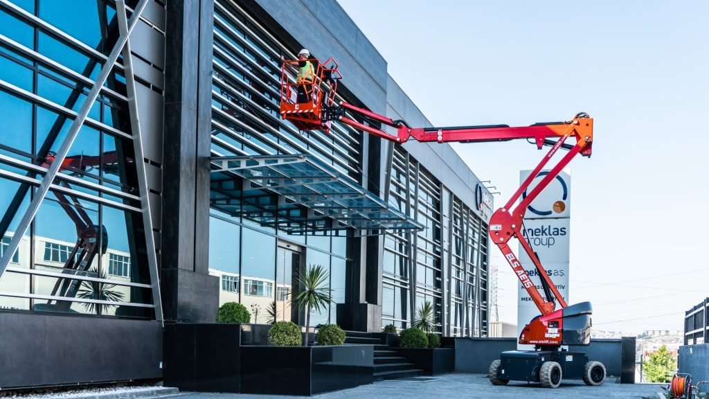 İş Dünyasının Vazgeçilmezi: Personel Yükseltici Platformlar
